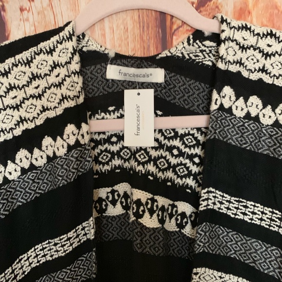 Francesca’s Shrug poncho NWT - Picture 2 of 2